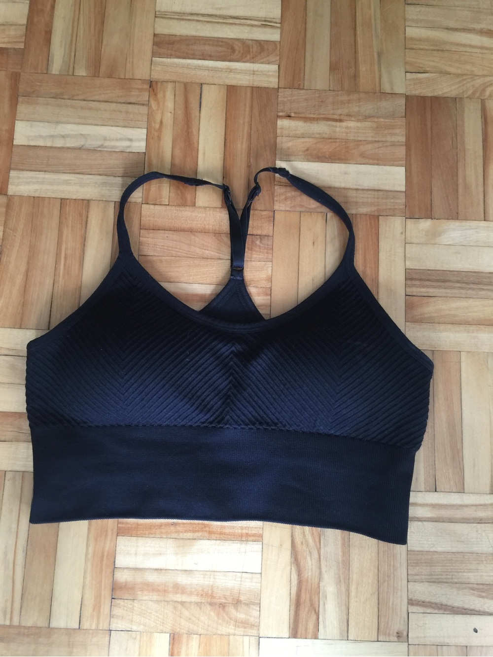 Women’s Black Seamless Racerback sports bra